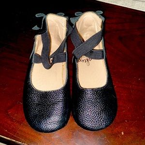 Monkey Feet ballet bow back flats. Black. Excellent condition.